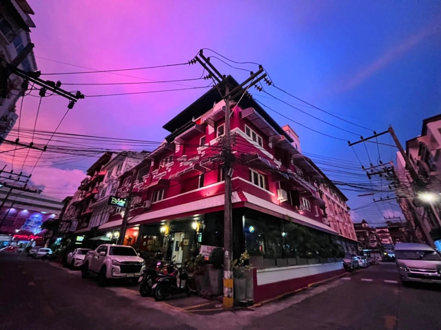 Baipho Lifestyle Hotel Patong Exterior photo
